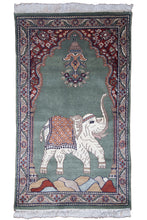 Load image into Gallery viewer, Royal Elephant Motif Wool Rug