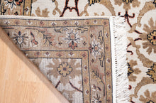 Load image into Gallery viewer, Ivory Vine Lattice Agra Rug