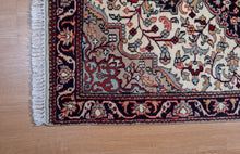Load image into Gallery viewer, Ivory Medallion Classic Indian Rug
