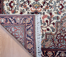 Load image into Gallery viewer, Ivory Medallion Classic Indian Rug