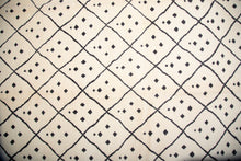 Load image into Gallery viewer, Modern Berber-Style Wool Rug
