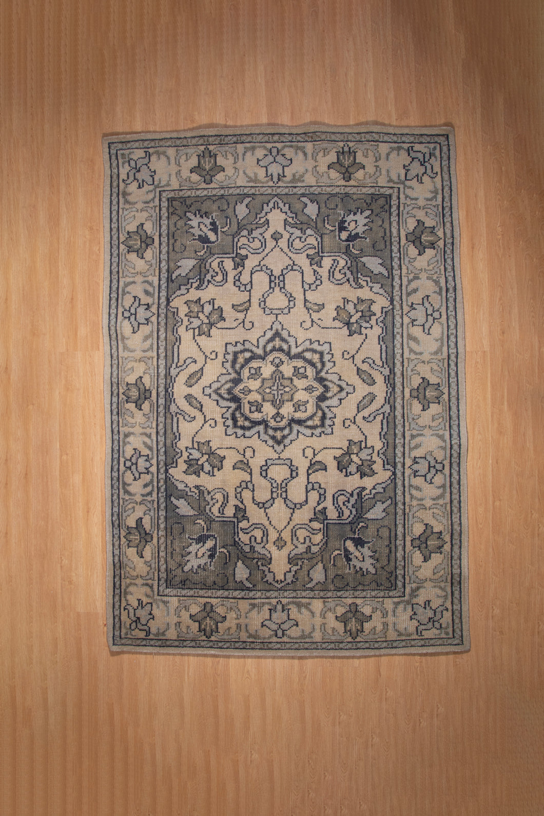 Elegant Grey Floral Kashan Rug