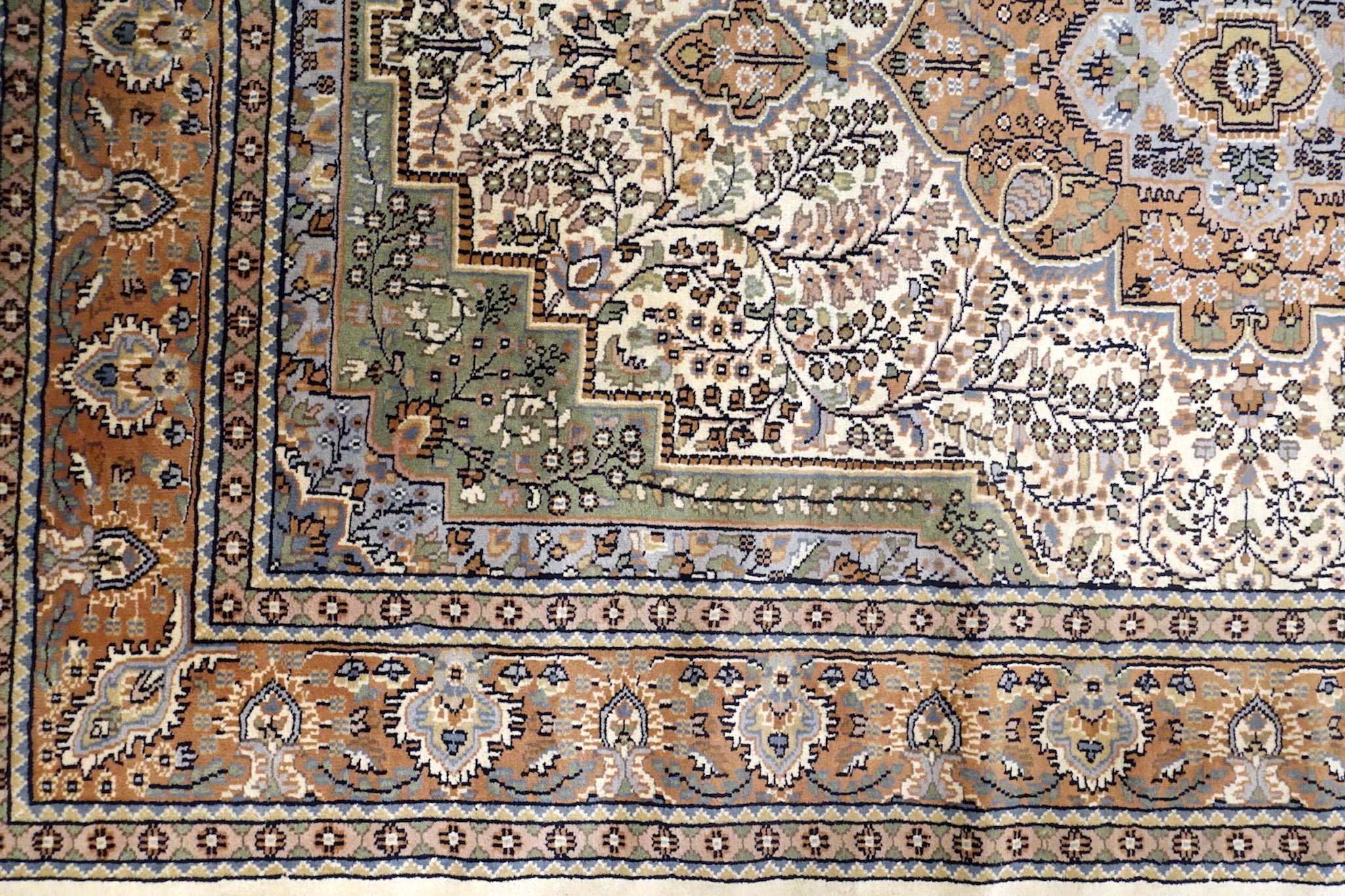 A 6 feet by 9 feet Kashan design central Indian wool carpet/rug.